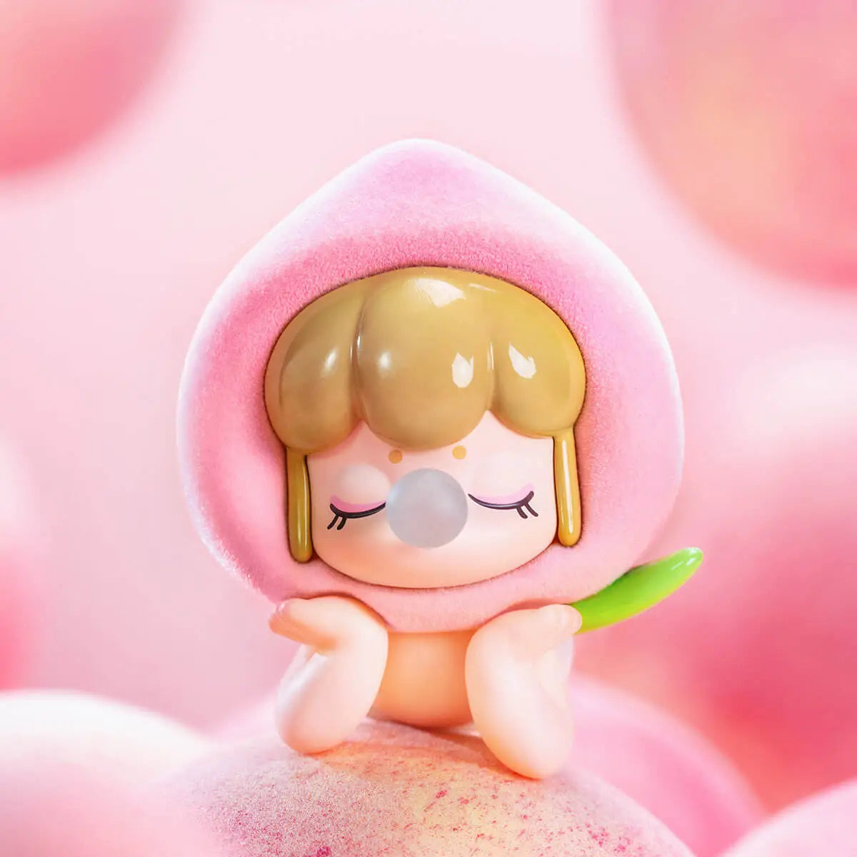 Skryté Peach Baby Nanci postava v měkkém růžovém ovocném kostýmu