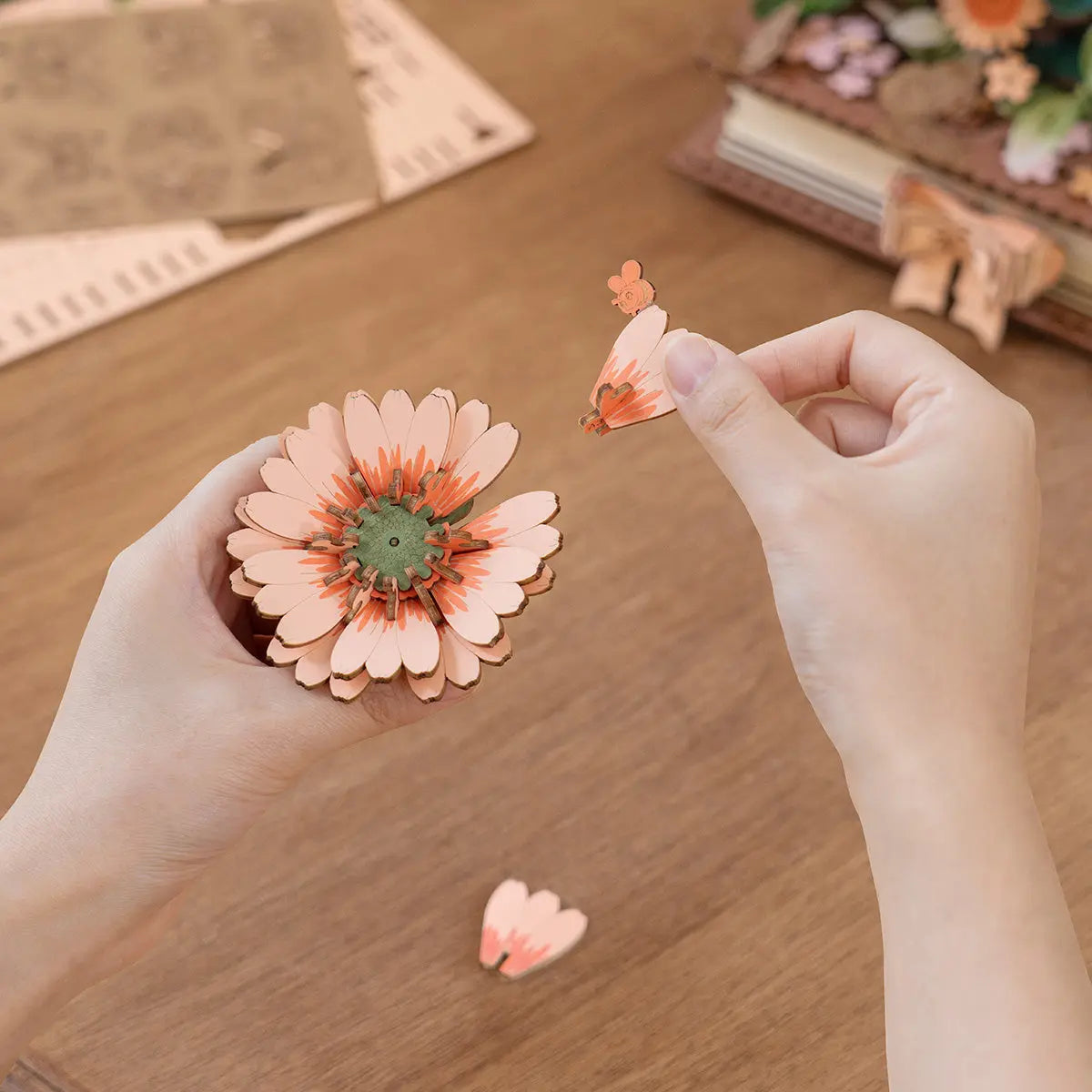 Rowood Wooden Blooming Book DIY Flower Bouquet 3D Wooden Puzzle Toys Quiz