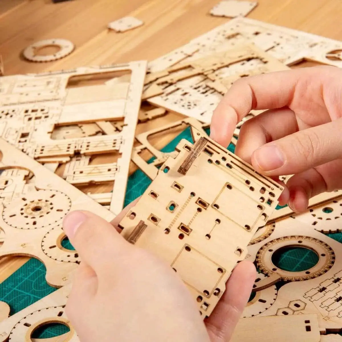 Heavy Truck Scale Model 3D Wooden Puzzle - Toys Quiz