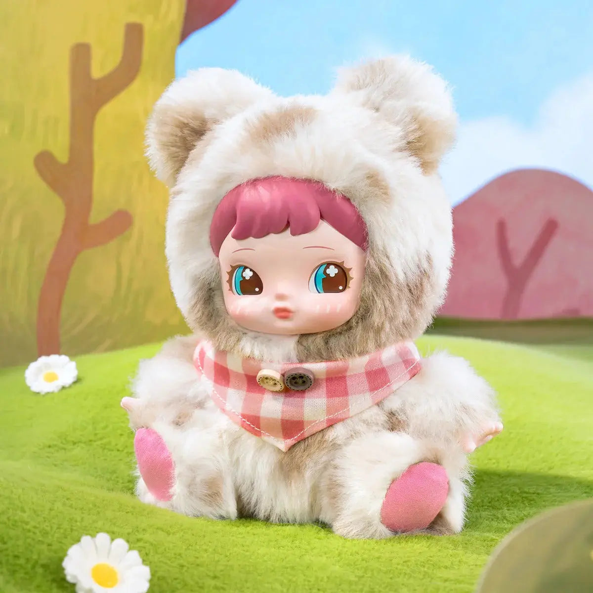 Charline Lively Bear bílý plyšový přívěšek v pastelovém lese