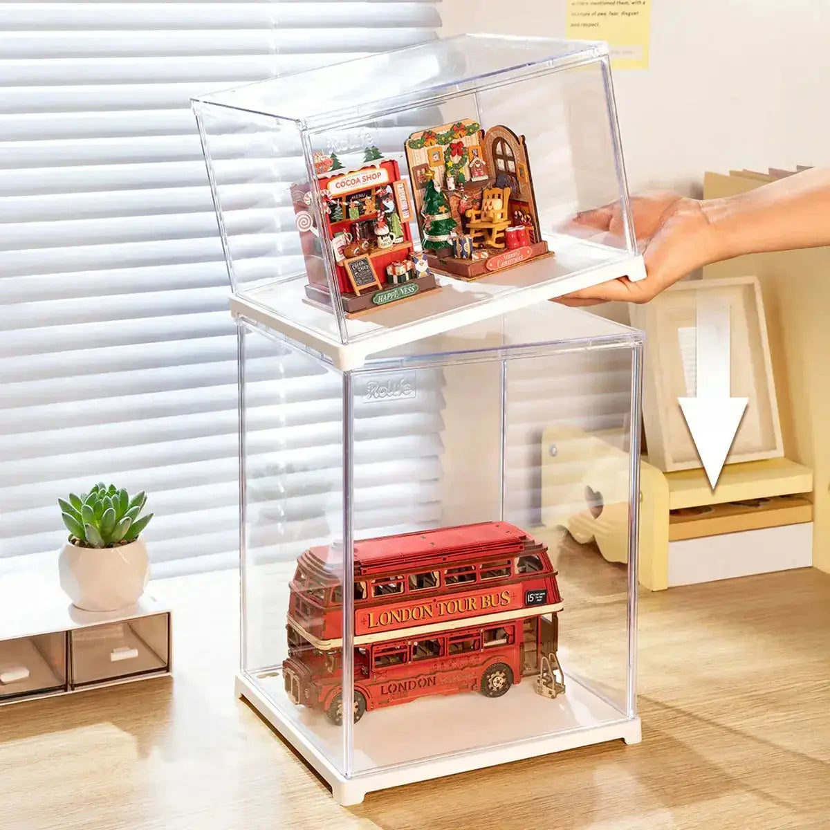 DF04L clear display box used for a compact model collection