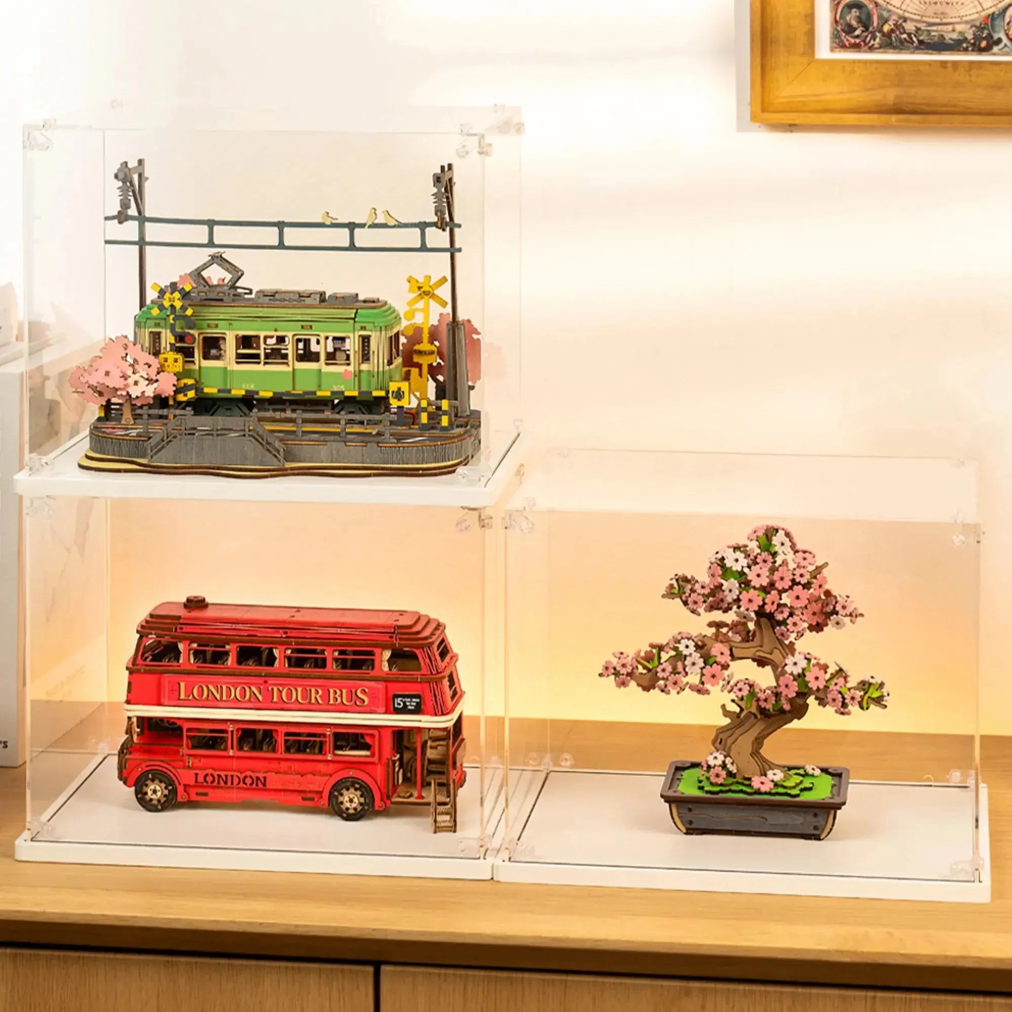 Rolife TGF01 případy zobrazující Sakura Journey, London Bus a Sakura Bonsai