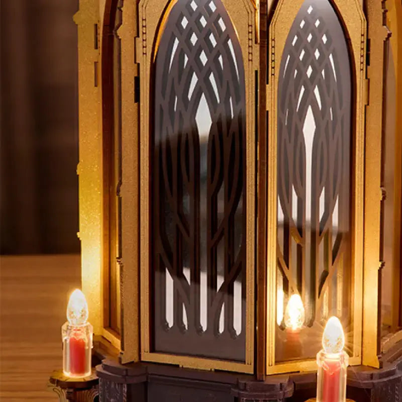 Warm light shining through pointed lattice panels above the electronic candle lights on the ROKR AMB01 pyramid.