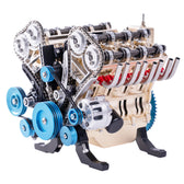 Sestavený motor DM118 V8 s exponovanými vačkami a kladkovým systémem