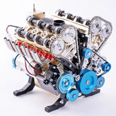 Kovový model motoru V8, přední pravý pohled s pásy a modrými řemeny