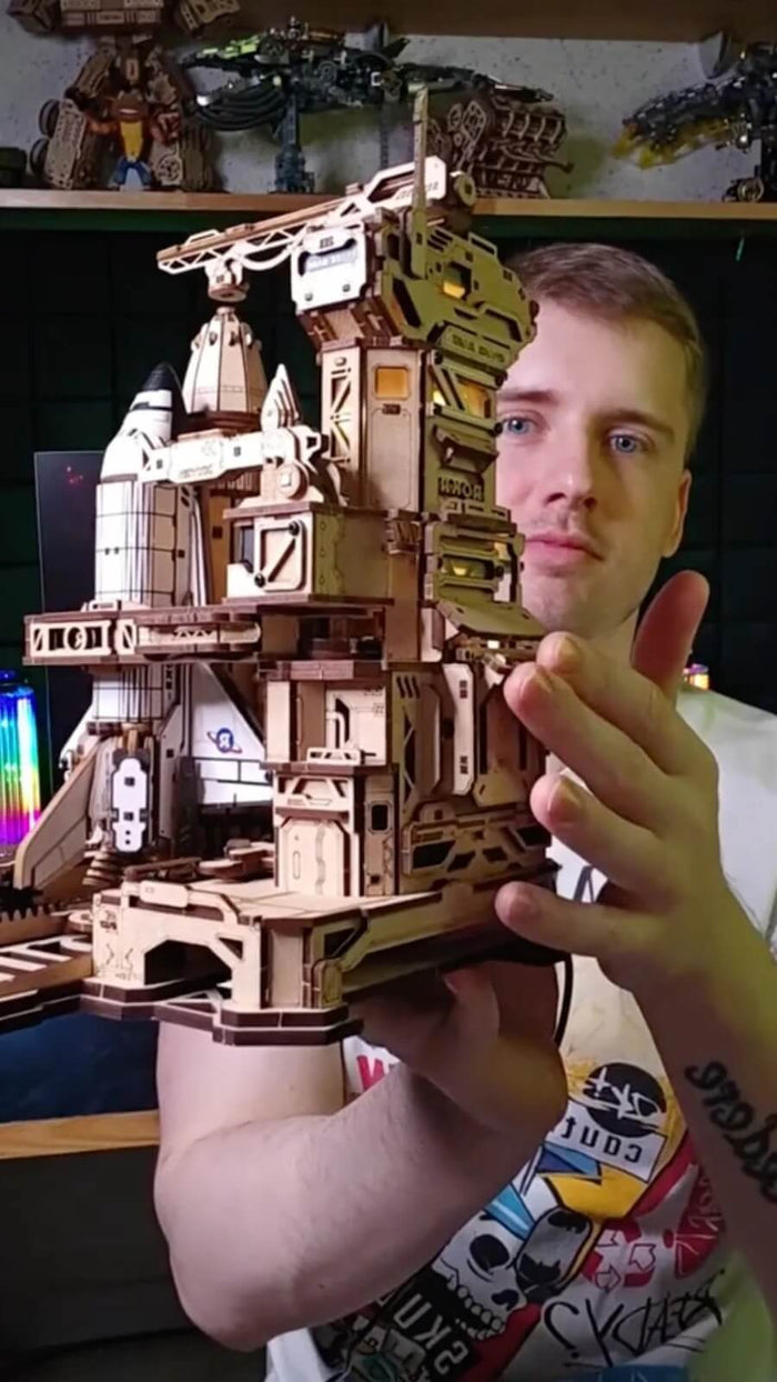 Builder displaying the completed ROKR Space Shuttle LKA02 3D wooden puzzle