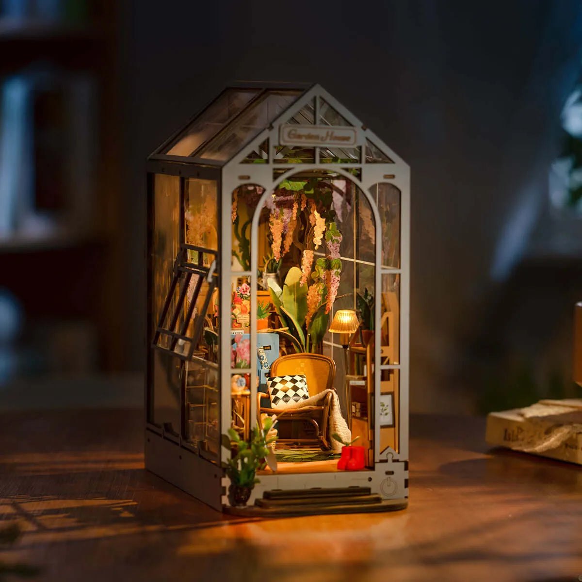 Holiday Garden House DIY Book Nook Kit - Toys Quiz