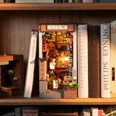 Rolife Sakura Wine Alley DIY knižní zákoutí (Book Nook) Insert Toys Quiz