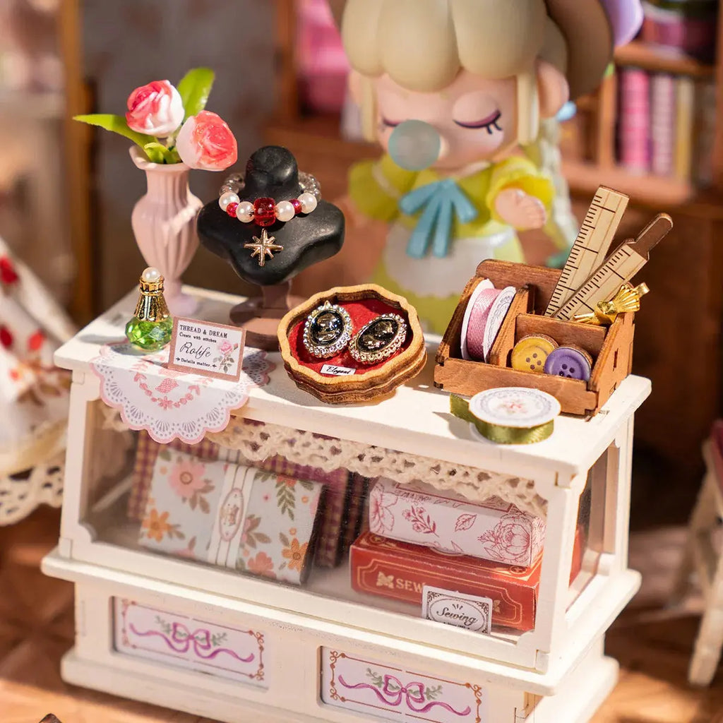 Rolife Elsa's Tailoring DIY Miniature House Toys Quiz