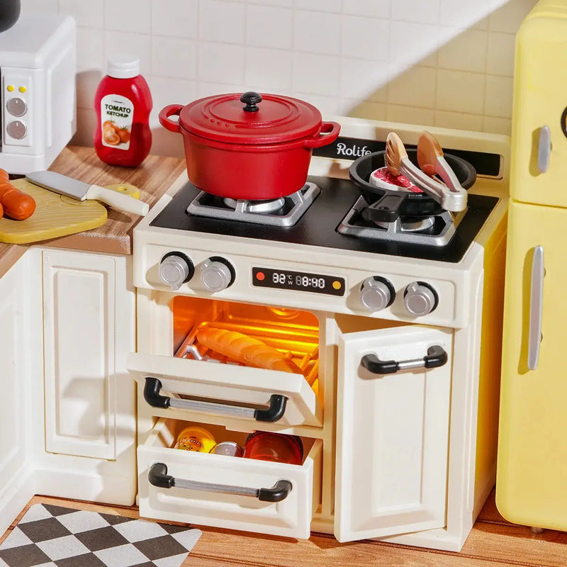 Detailed Stove and Refrigerator