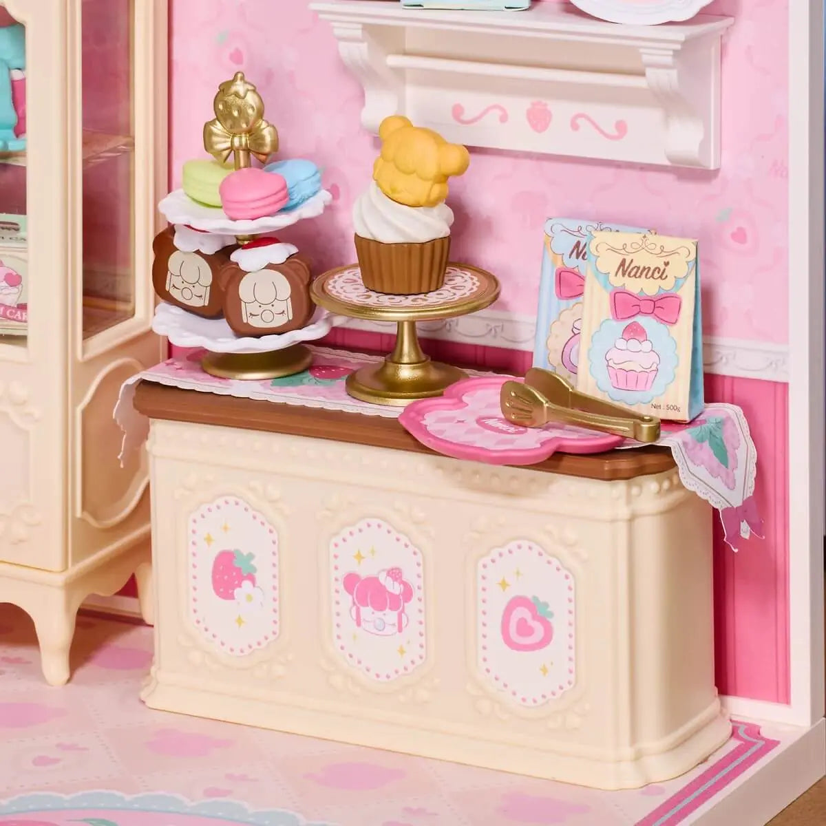 Miniature macarons, cupcakes and dessert counter inside Rolife Nanci Strawberry Teatime DWL07