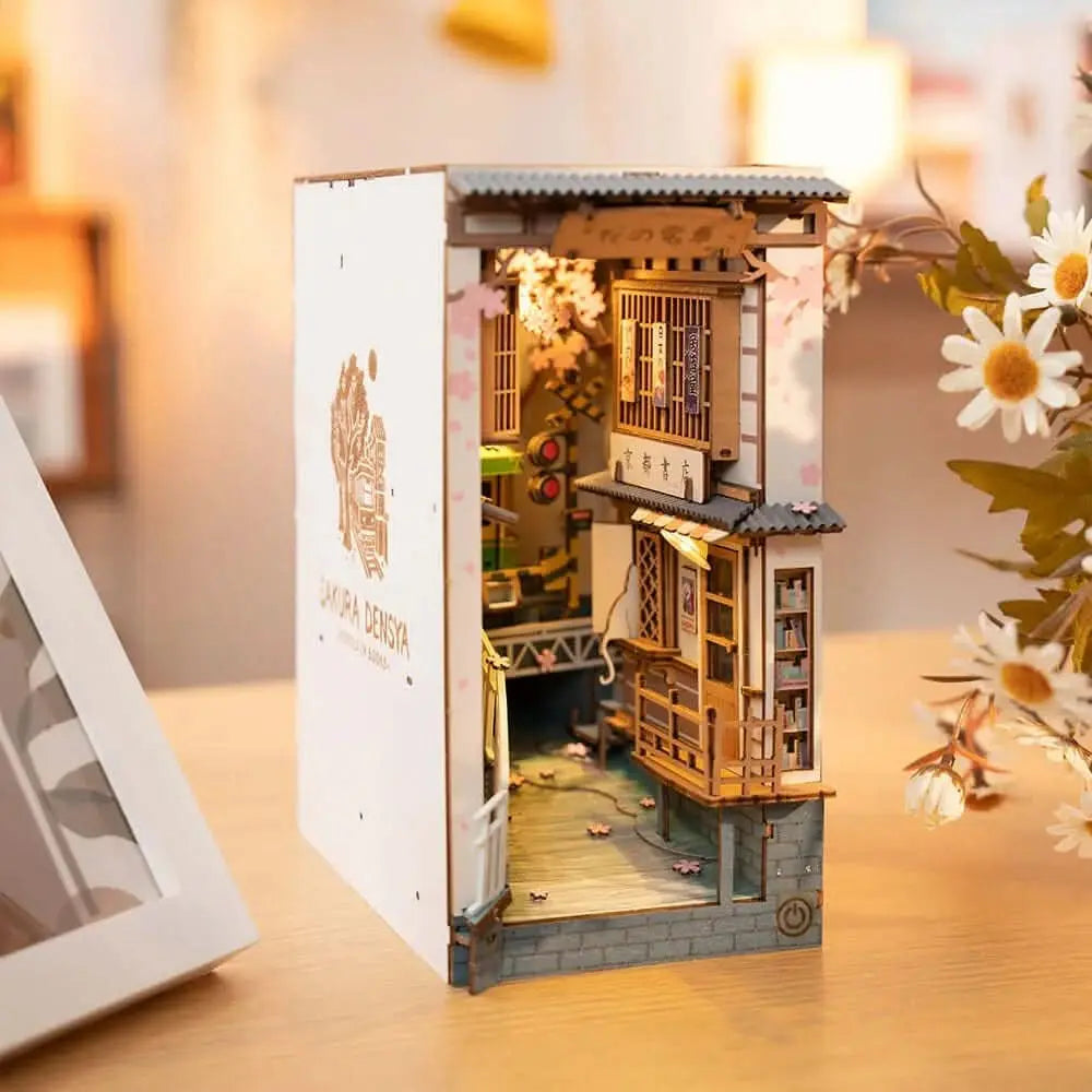 Sakura Densya DIY Book Nook Shelf Insert Kit - Toys Quiz