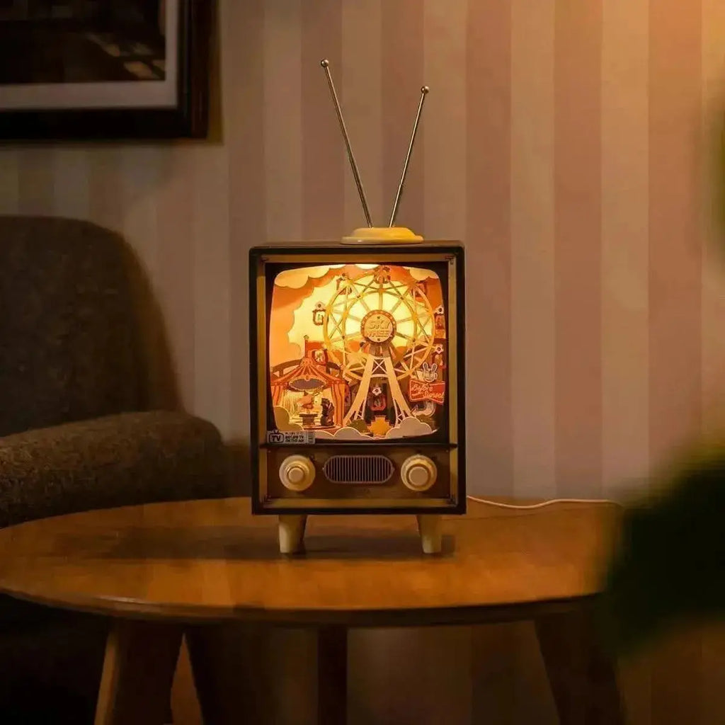 Hand-cranked Wooden Music Box with Ferris wheel movement - Toys Quiz