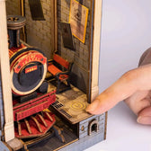 Time Travel DIY knižní zákoutí (Book Nook) Insert - Toys Quiz